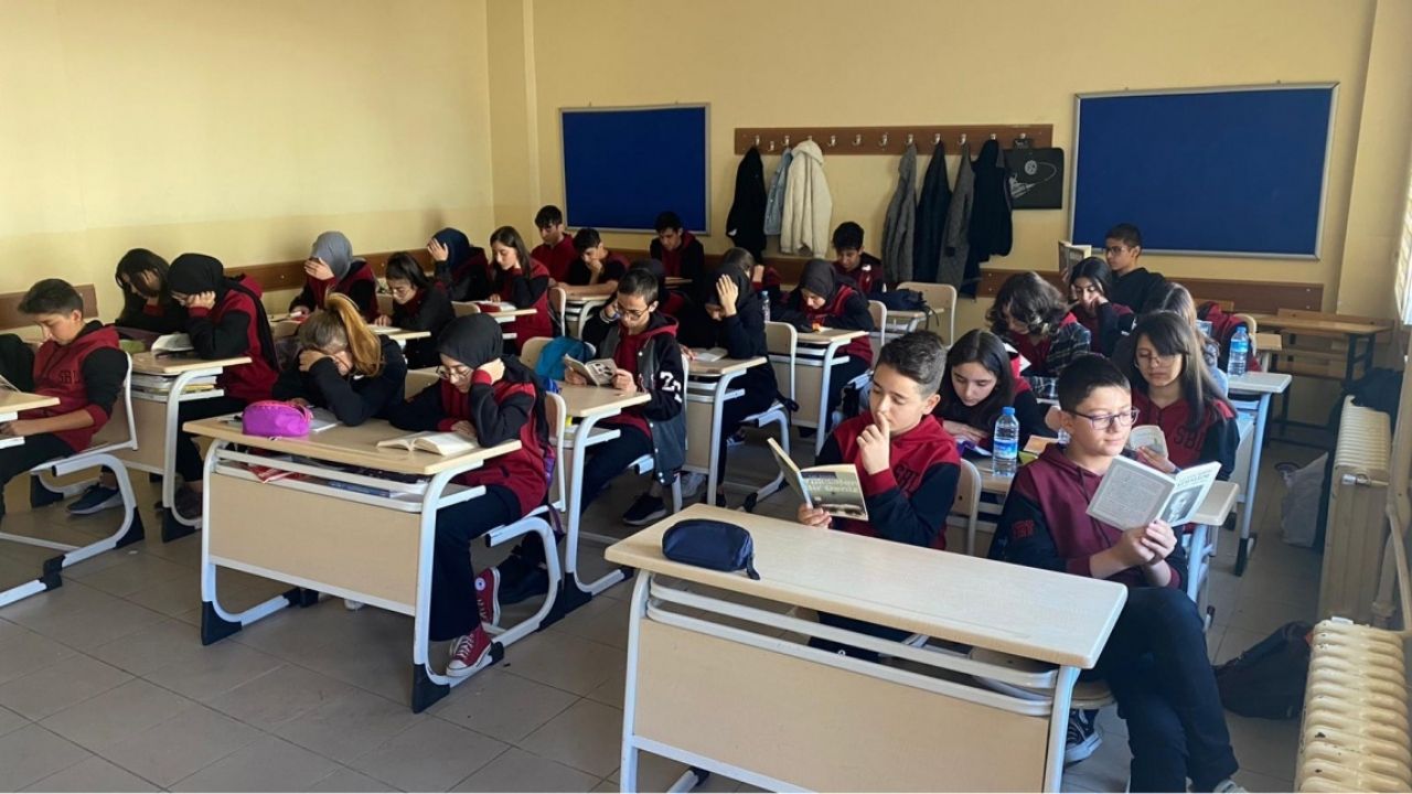 İmam Hatip Ortaokulu Yabancı Öğrencilere Ek Türkçe Dersi Var mı?